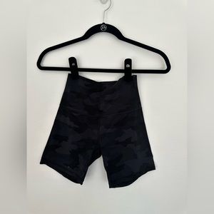 LULULEMON - ALIGN SHORT 6”